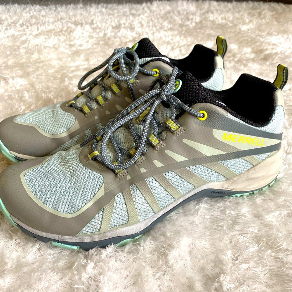 Merrell hiking shoes 👟